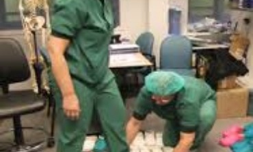 Bloedprikpolie van klompen voorzien